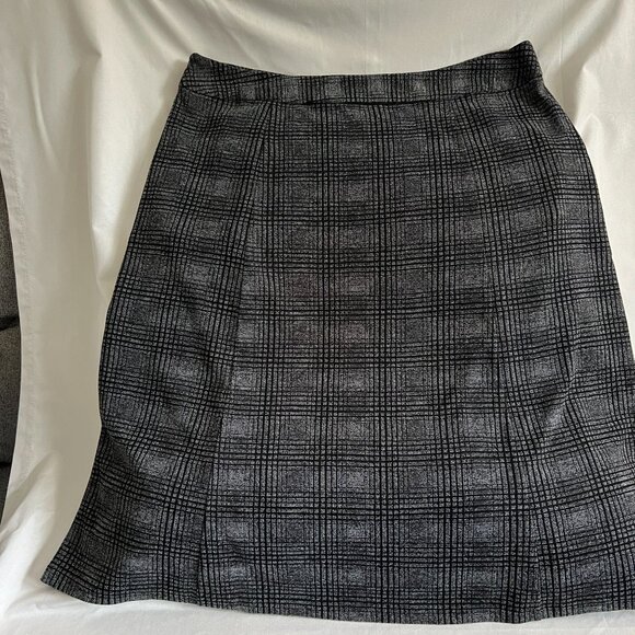 Christopher & Banks Size 16 Black & Grey Plaid A-Line Skirt Side Zipper Closure - Picture 4 of 4